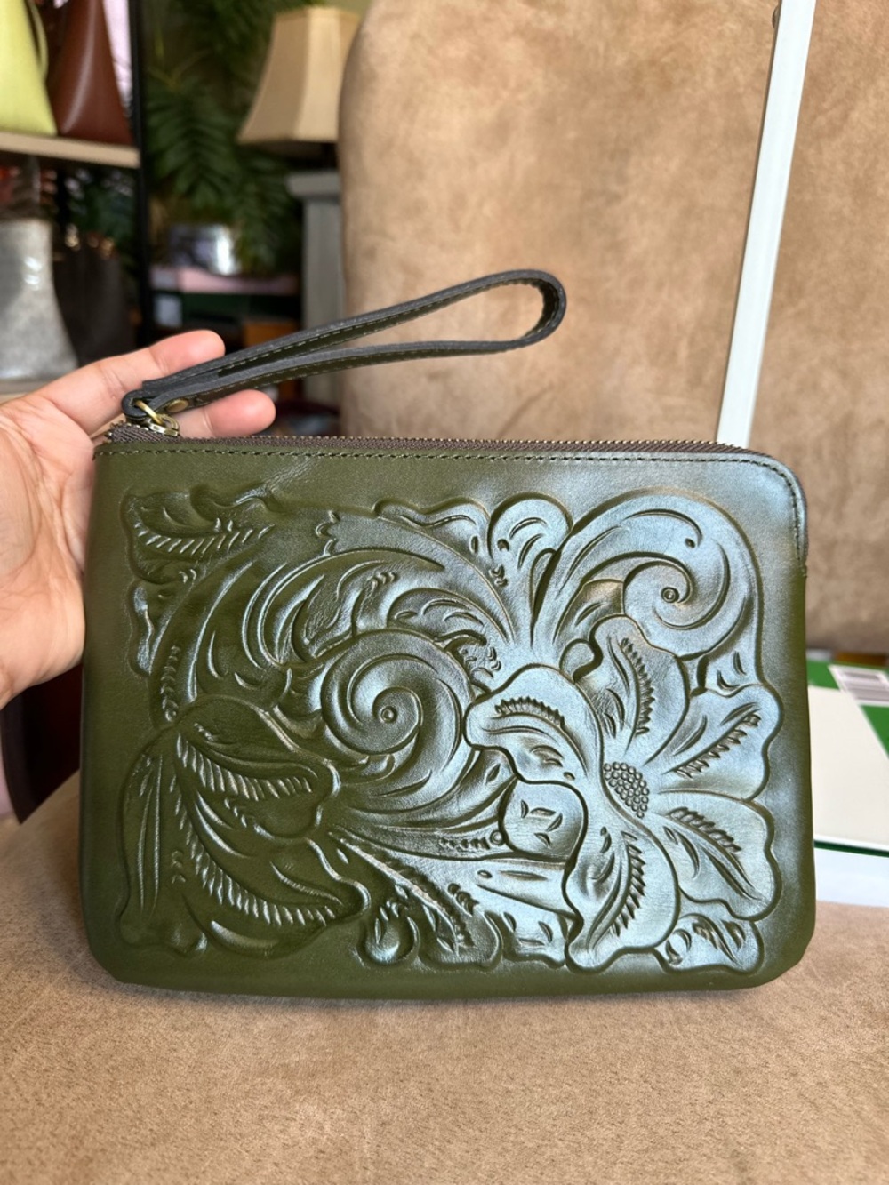 Patricia Nash Cassini Large Wrislet Floral Embossed Olive Green New with Tag - Picture 3 of 9